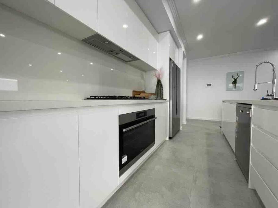 Neat 4 Bedroom In Catherine Fields Narellan Extérieur photo