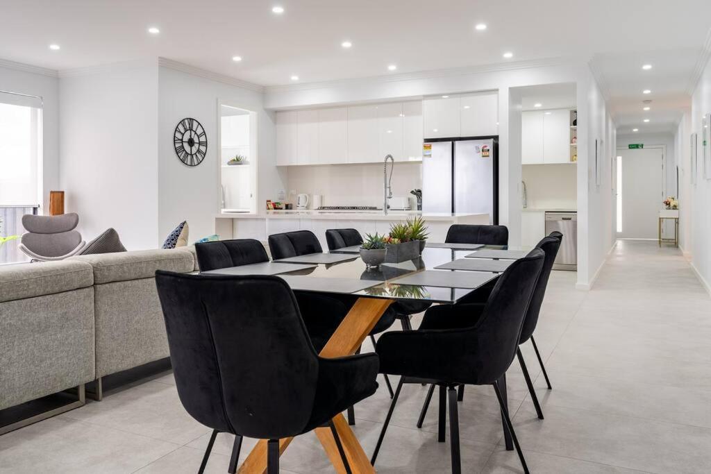 Neat 4 Bedroom In Catherine Fields Narellan Extérieur photo