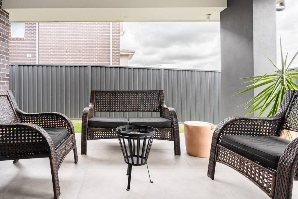 Neat 4 Bedroom In Catherine Fields Narellan Extérieur photo