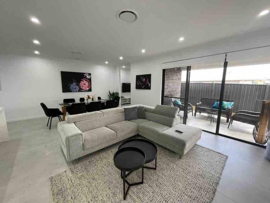 Neat 4 Bedroom In Catherine Fields Narellan Extérieur photo