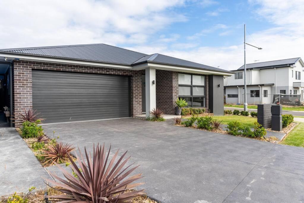 Neat 4 Bedroom In Catherine Fields Narellan Extérieur photo